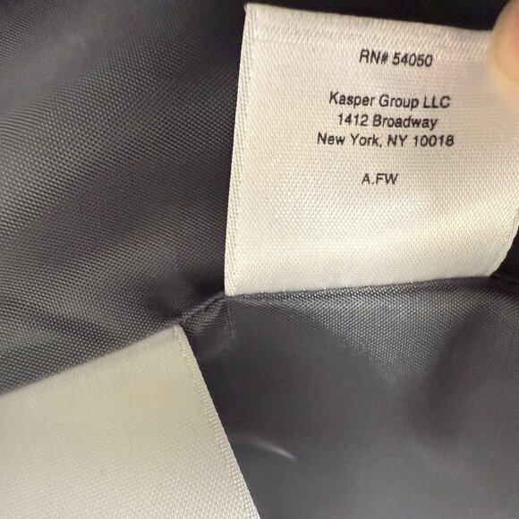 Le Suit Gray and White Window Pane with Women’s Suit 14 Petite - Picture 14 of 14